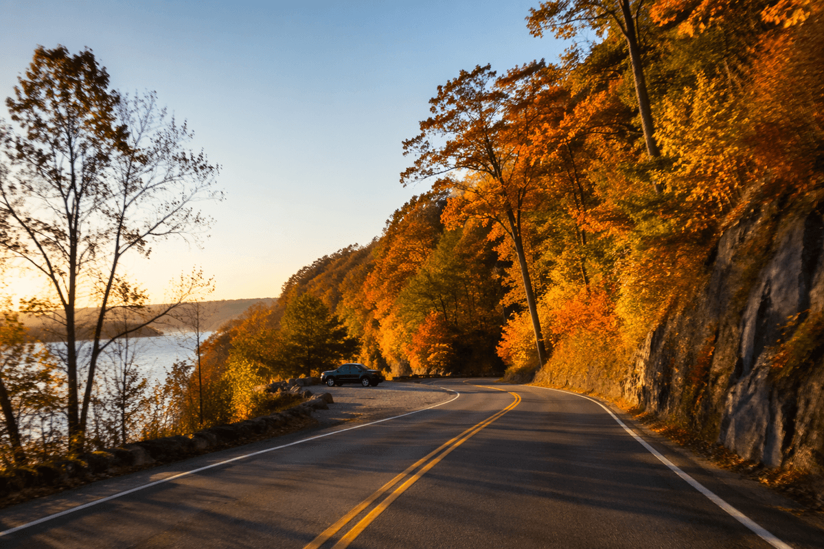 Best foliage viewpoints: hikes, overlooks, riverside drives